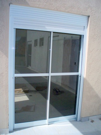 Porta integrada 2 folhas aberta