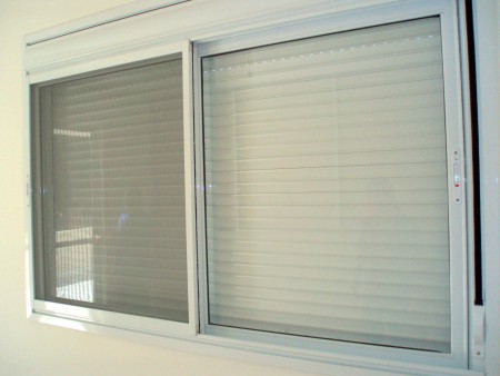 Janela integrada 2 folhas fechada